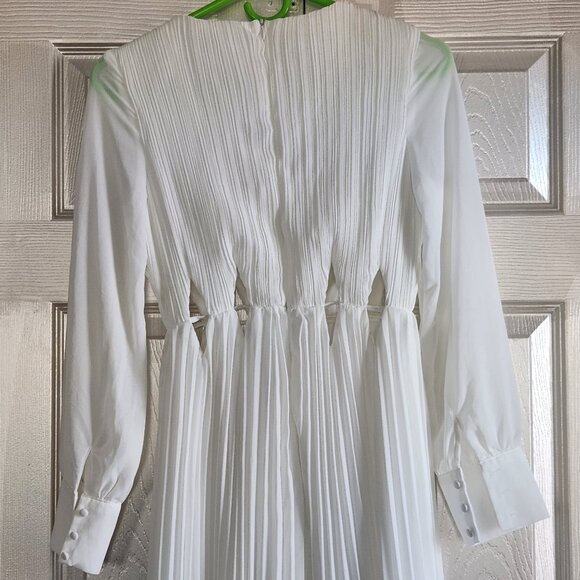 NEW White floor length pleated long sleeve cutout gown Size 8 - Picture 9 of 16